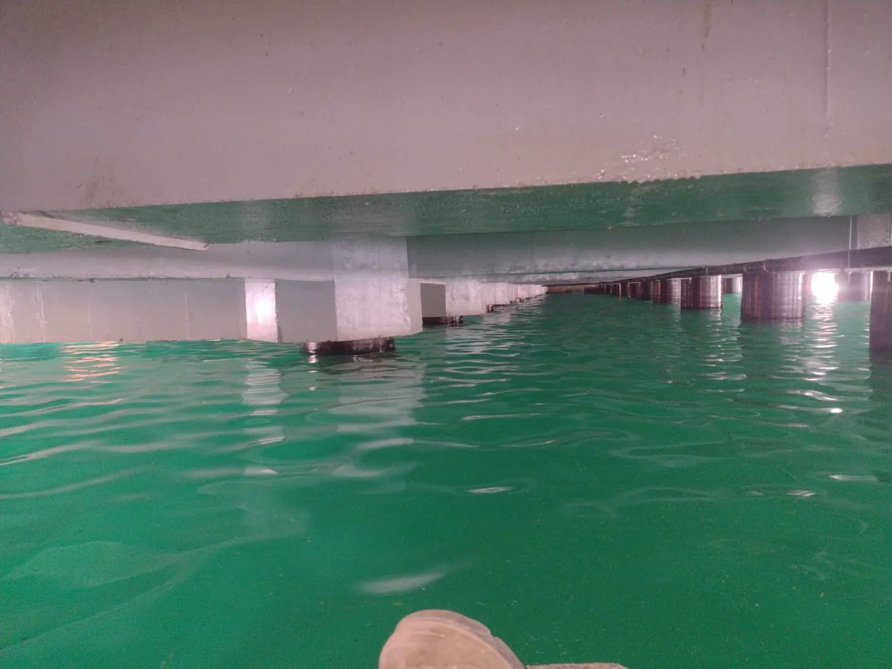 Recubrimiento epóxico bajo muelle