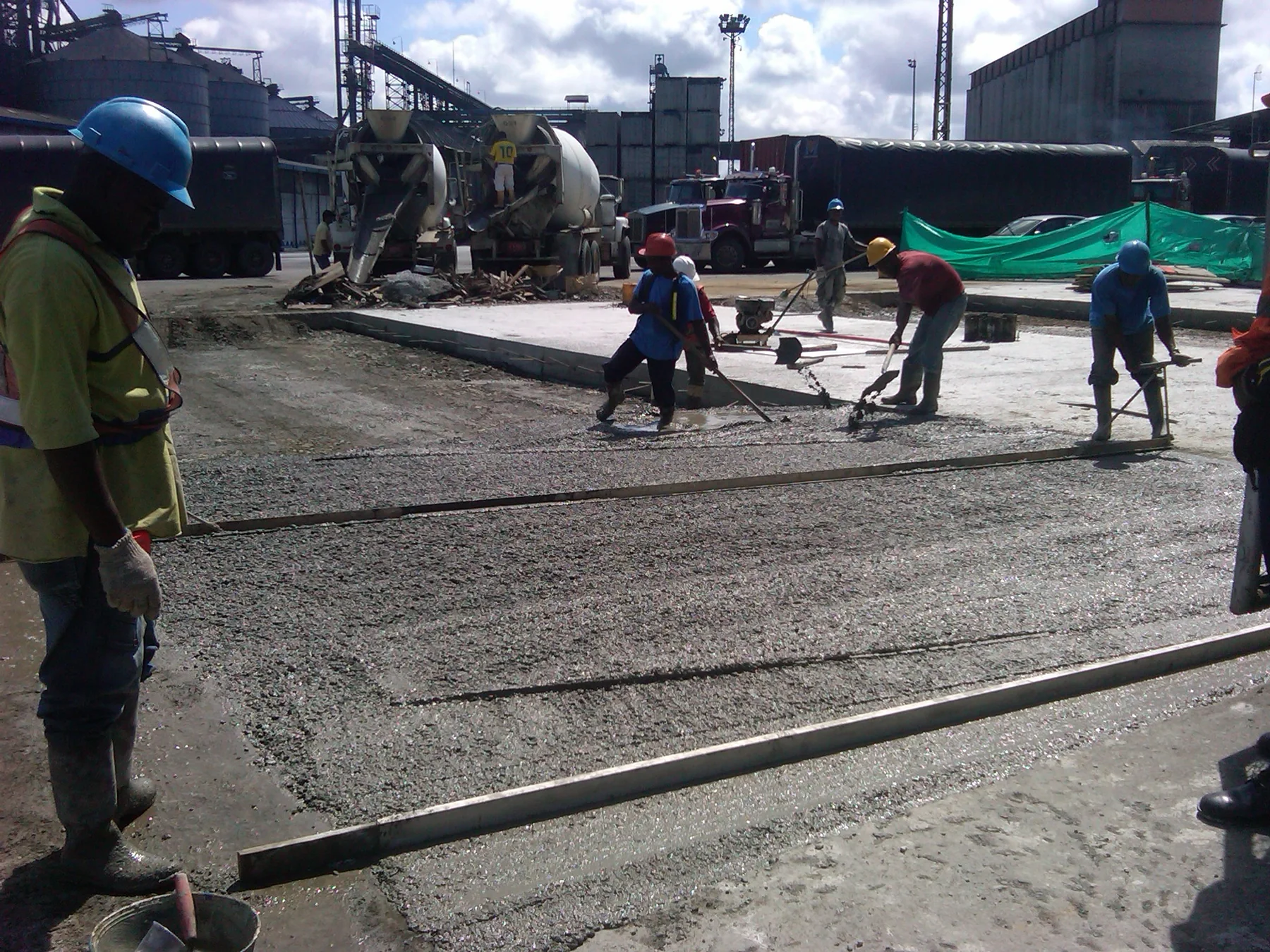 Pavimentación Parqueadero de Exportación