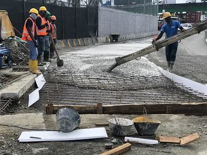 Construcción de pavimento de ingreso